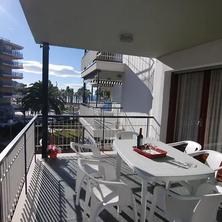 Zeus Auriga Apartment
